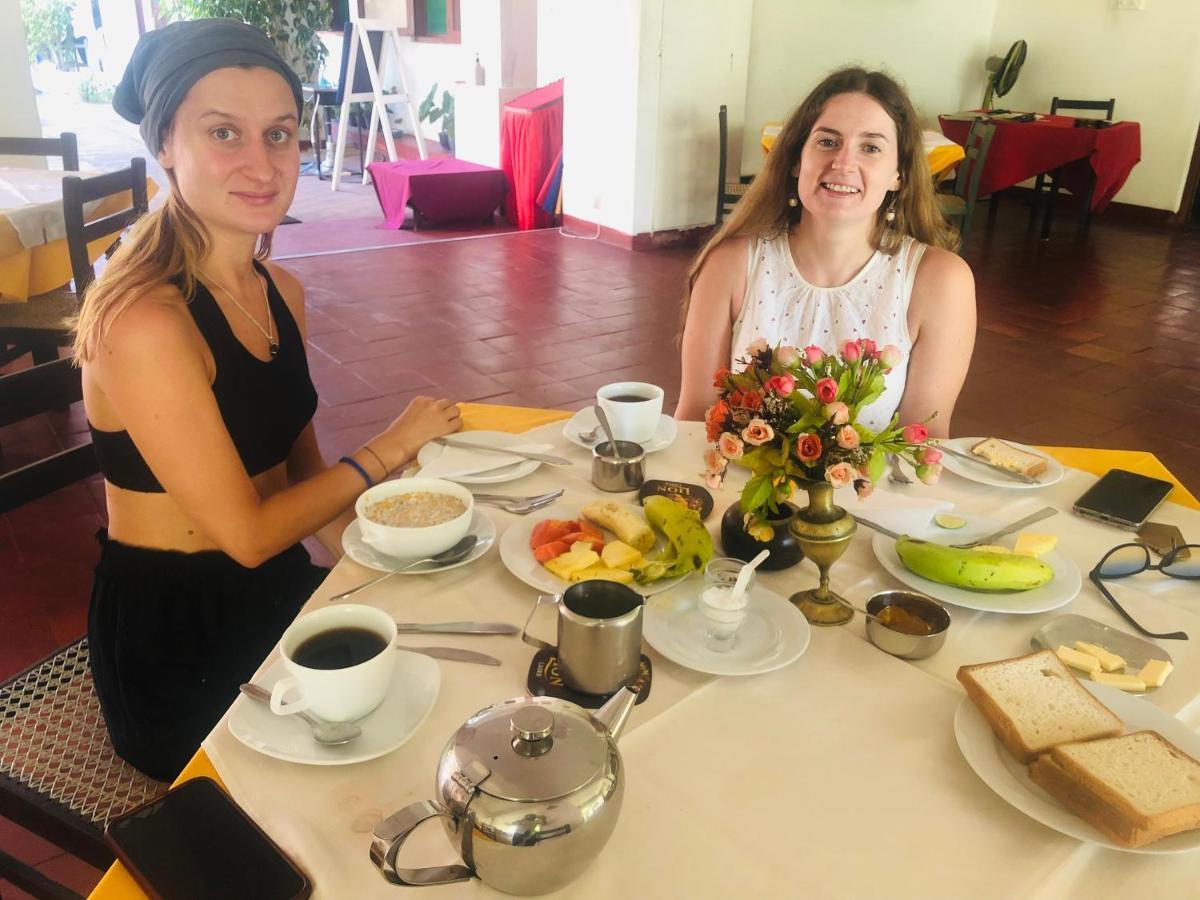 Hotel Hemadan Bentota Buitenkant foto